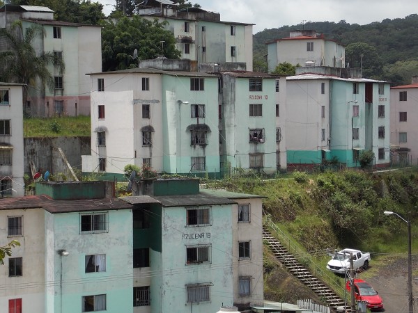 Xalapa 2000, el fraccionamiento que se construyó sobre un basurero y sin  cimientos - Plumas Libres