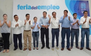 El presidente municipal Miguel Ángel Yunes Márquez inauguró feria del empleo