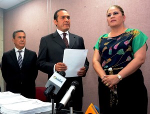 El fiscal Luis Ángel Bravo, solo se pasea por el congreso y no detiene a nadie