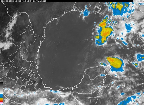 Hoy se esperan lluvias importantes sobre zonas montañosas del centro y sur de Veracruz, acompañadas por actividad eléctrica, mismas que podrían dejar valores acumulados de 50 a 75 mm .