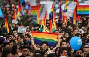 Gays, divorciados serán aceptados por Vaticano ¿y qué paso con las mamás solteras?