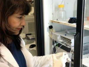 Nancy Carrasco Queijeiro es egresada de la Facultad de Medicina de la UNAM y orgullosamente mexicana