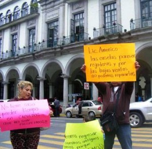 Américo Zúñiga ordena desalojos de comerciantes como si hubiera trabajo de sobra