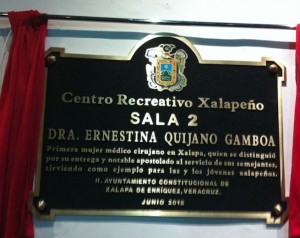 Placa en honor a la doctora Ernestina Quijano Gamboa