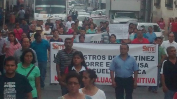 Los profesores dicen que los exámenes no fueron hechos por pedagogos/ Foto Plumas Libres