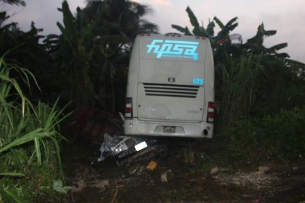 El conductor de pasaje FIPSA se durmió e impactó una camioneta ocasionando 3 víctimas mortales/ Foto Plumas Libres