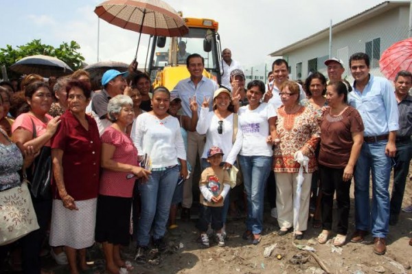 Por fín después de más de 30 años en abandono, habitantes de la colonia ampliación Miguel Alemán reciben obras de drenaje, alcantarillado y pavimentación