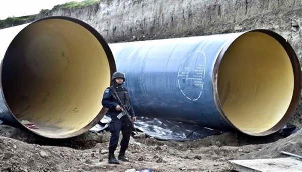 Tubos de esta dimensión de movieron frente Almoloya y nadie, nadie los vio ¡increíble!