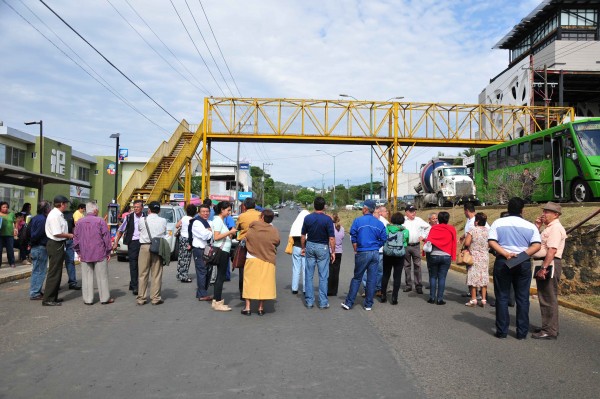 Loa jubilados bloquearon la avenida Arco Sur/Fotover