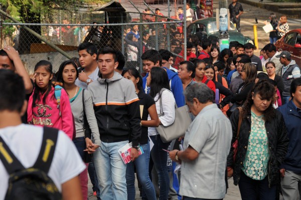 MIles son rechazados en la UV por lo que jóvenes optan por estudiar en escuelas privadas que no son de calidad/Fotover