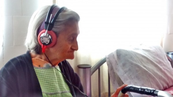 Con la entrega de auxiliares auditivos ancianitos mejoran su calidad de vida