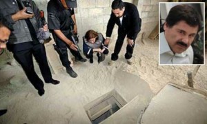 Asombrados por descubrir el tunel por donde según se escapó Joaquin Guzmán Loera