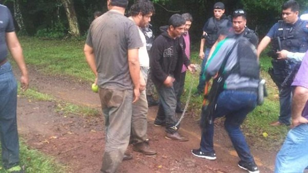 En el Jicacal, municipio de Catemaco, cerca de la zona serrana los mantuvieron encadenados, sin alimento y durmiendo a la intemperie/ foto agencias