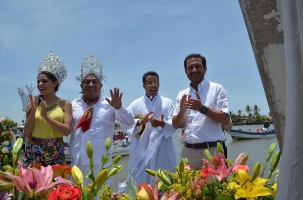 Llevaron ofrenda flores a a Virgen de Santa Ana