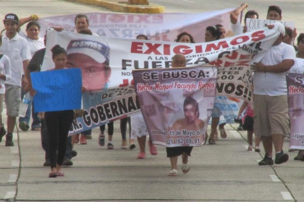 Un vez más. marcharon familiares de 5 levantados en Coatzacoalcos por Fuerza Civil, acusaron familias/ Foto Plumas Libres