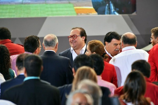 Muy feliz en la grilla total Javier Duarte de Ochoa en evento del PRI nacional a favor de EPN