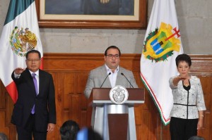 Javier Duarte de Ochoa no es doctor y Xochitl Adela Osorio no tiene cédula profesional