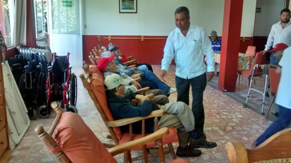 El evento tuvo lugar en el asilo de Coatepec, donde también se agradeció el apoyo de personas altruistas