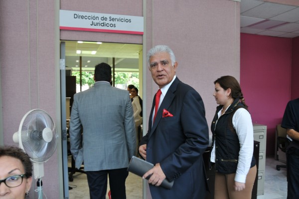 Jorge Reyes Peralta, Abogado del ex alcalde de Coatepec, prófugo de la justicia/Fotover