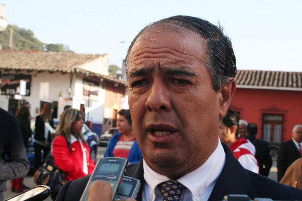 Por ahora el ex presidente municipal de Coatepec se encuentra escondido/Fotover