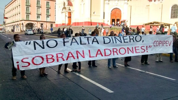 Los pensionados exigen les sean depositados sus pagos