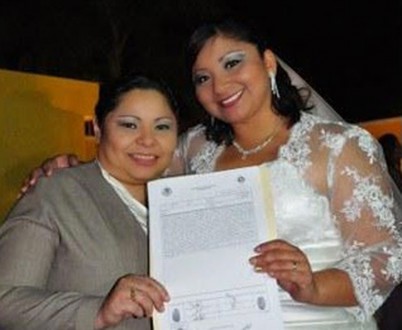 Karla y Lorena contrajeron matrimonio en Mérida el 4 de enero de 2014./Foto: Proceso