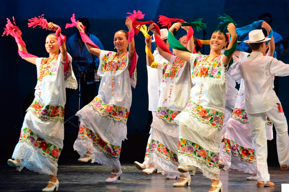 Actividades Artísticas Y Culturales En El Puerto De Veracruz - Plumas ...