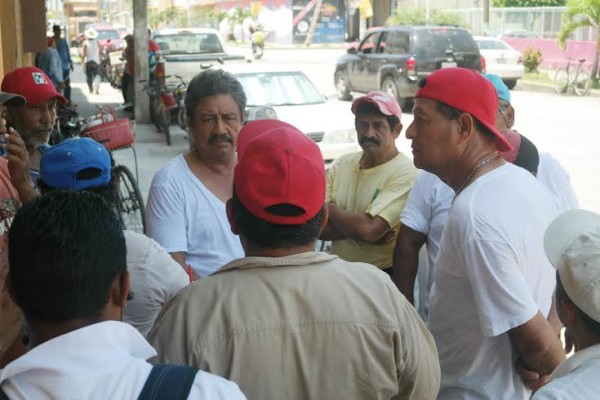 Por haber tomado otra vez una caseta de cobro gobierno federal demanda a obreros de San Gabriel/ Foto Pablo Solano