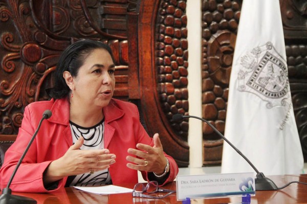 Ahora sin investigadores los que demandan cuentas claras a rectora de UV Sara Ladrón de Guevera