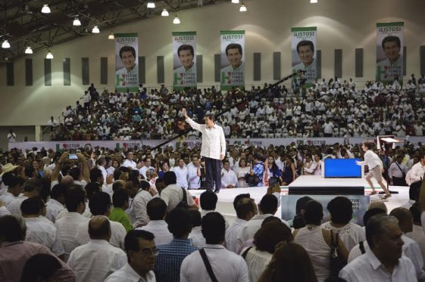 Más que hablar de lo que ha hecho como senador, usó el evento para anunciar su destape a la "minigubernatura"