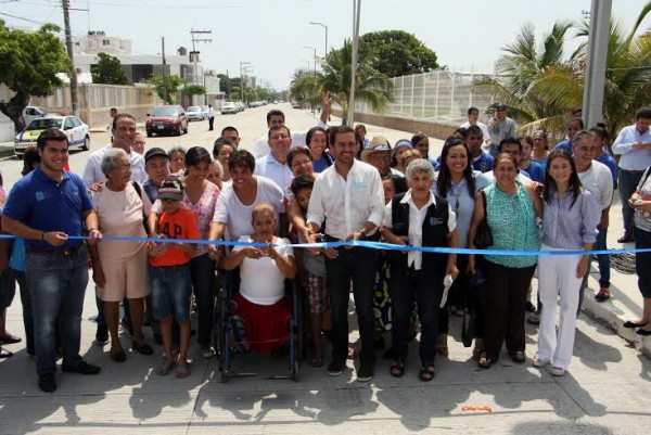 Se pavimentaron más de 2 kilómetros en concreto hidráulico, además de realizar obra hidráulica, colocación de alumbrado Leds, y la remodelación de banquetas y guarniciones