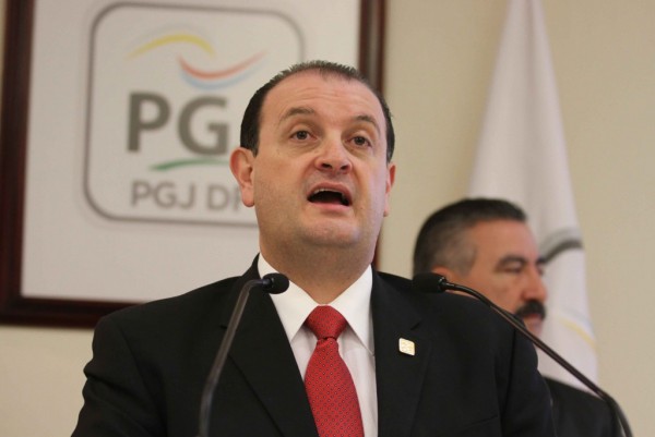 Desde su primera aparición pública para hablar del crimen de la colonia Narvarte, delegación Benito Juárez, el titular de la PGJDF, Rodolfo Ríos Garza, comenzó a ensuciar la investigación