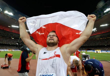 Pawel Fajdek, atleta polaco, celebra su victoria en Beijing. Foto: AP