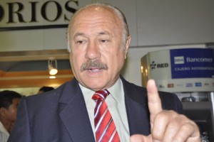 Enrique Levet alias el "Papo", sólo declara, pero nunca sale a protestar...