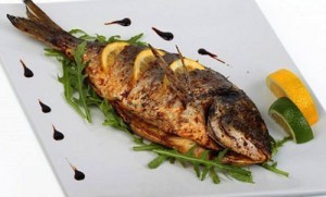 Consumir proteína especialmente de carnes blancas o azules como de pescado, huevo, ayuda a mejorar el metabolismo