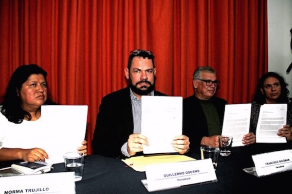 e izquierda a derecha Norma Trujillo, Guillermo Osorno, Francisco Goldman y Marcela Turati. Foto: Luis Barrón, SinEmbargo.