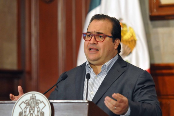 Javier Duarte durante la conferencia de prensa esta mañana en palacio de Gobierno/Fotover