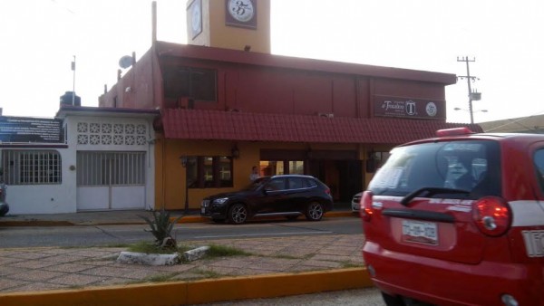 Fue asaltado durante la noche, no había comensales/ Foto Plumas Libres