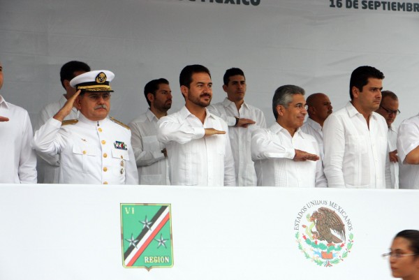 FOTO DESFILE 16 SEPTIEMBRE 01