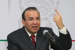 Alfonso Navarrete Prida ( cabildea con líderes sindicales para acabar de golpear a los trabajadores de México).