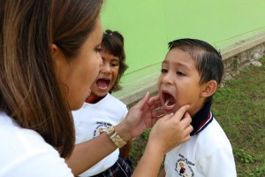 Dijo que el objetivo es prevenir problemas de caries en los pequeños