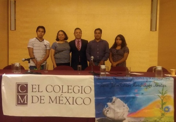 El ex General Gallardo participó hoy en una mesa de debate en el Colmex, junto a familiares del normalista Julio César Mondragón. Foto: Twitter @secolmex