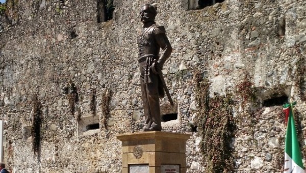 El alcalde priísta de Orizaba Juan Manuel Díez Francos se salió con la suya y levantó la primera estatua de Porfirio Díaz en todo Veracruz foto cortesía de J.J.Enriquez