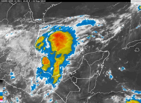 Se prevén lluvias localmente muy fuerte a Intensas a lo largo de las zonas montañosas, así como en el sur de Veracruz debido a un canal de baja presión.