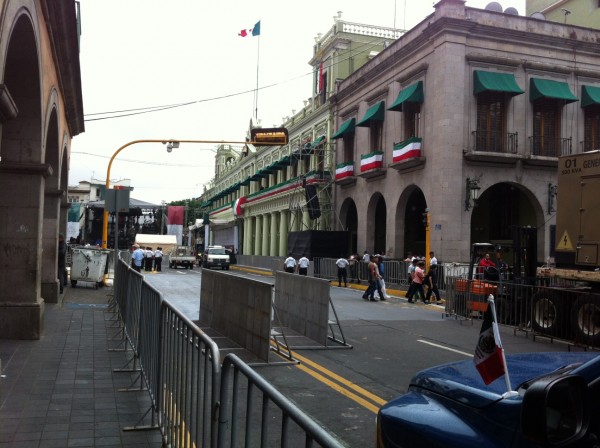 Previo a la lluvia de esta tarde, el centro de Xalapa parcialmente cerrado por el concierto de Pedro Fernández después del Grito de Independencia 