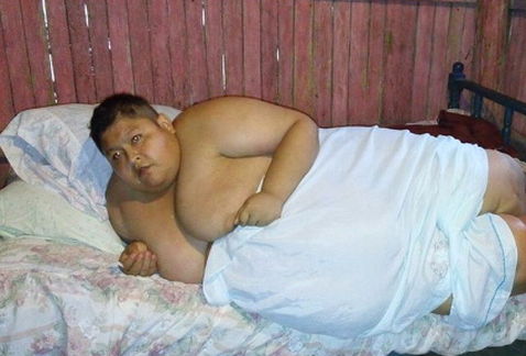 Noé Fernández Rosete tiene 26 años y pesa más de 200 kilos, pide ayuda desesperada a las autoridades y a los ciudadanos/ cortesía Sergio Palencia