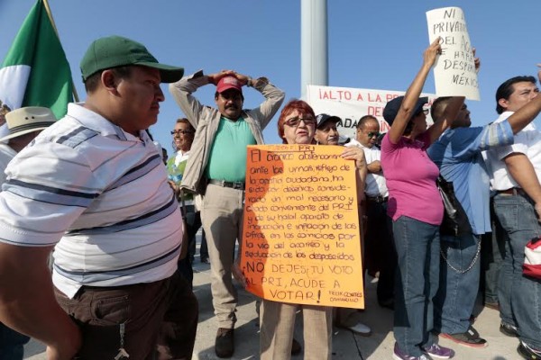Esposas de los obreros piden les sean respetados los derechos laborales por parte de Grupo MAS