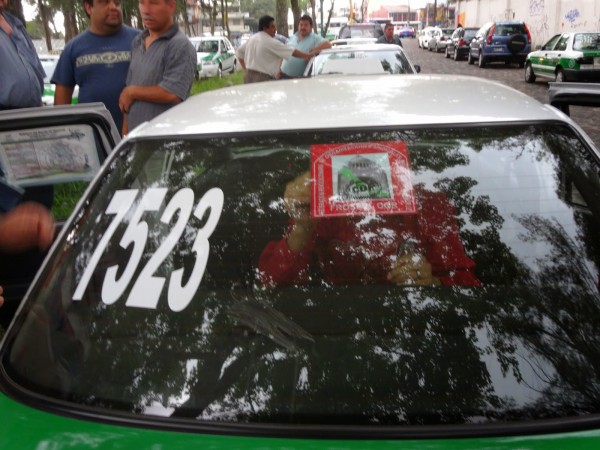 Con estos tarjetones taxistas hacen lo que quieren en Xalapa