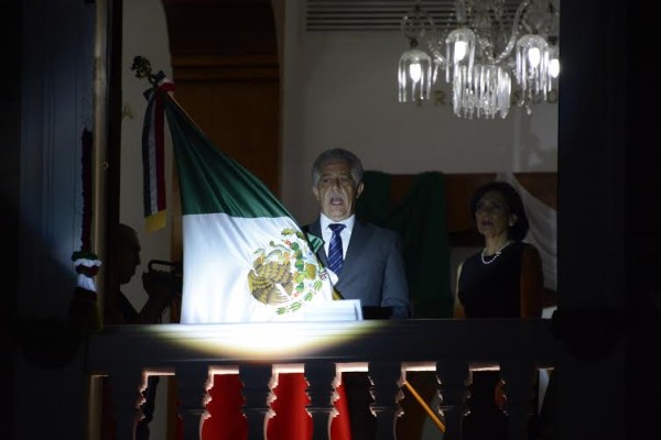 El alcalde panista de Córdoba, Tomás Ríos Bernal, logró que lo acompañasen más de 15 mil ciudadanos en la ceremonia del Grito de Independencia