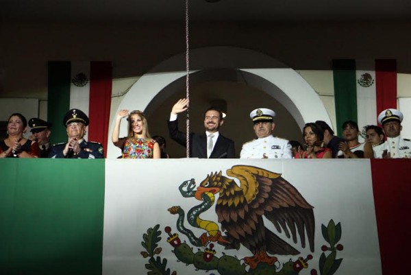 Miguel Ángel Yunes Márquez ofreció el grito de Independencia